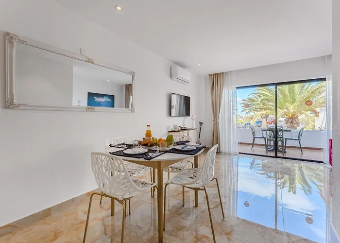 Partial Sea View & Relax 2-bed Tenerife South Apartment *